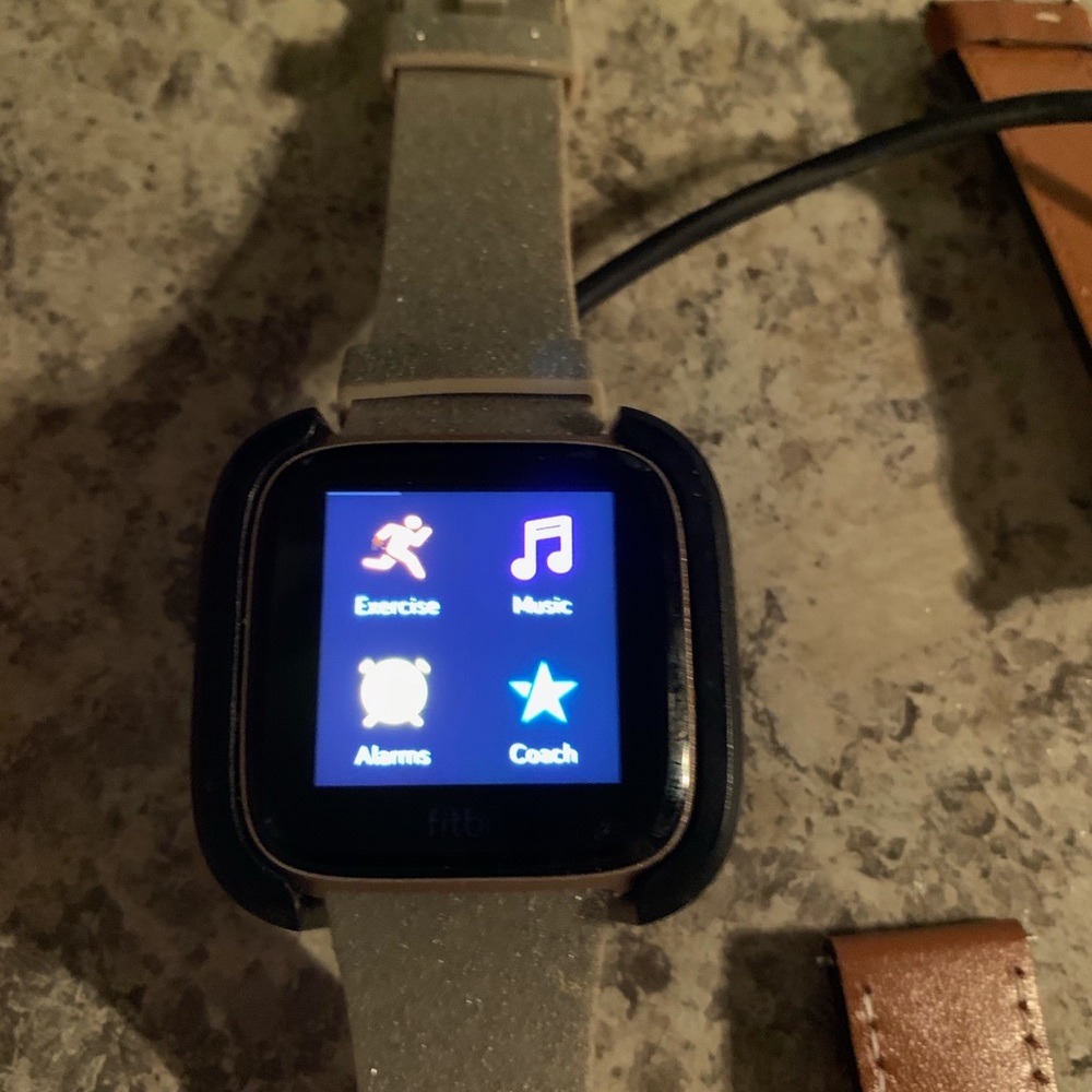 Fitbit Versa - image 3